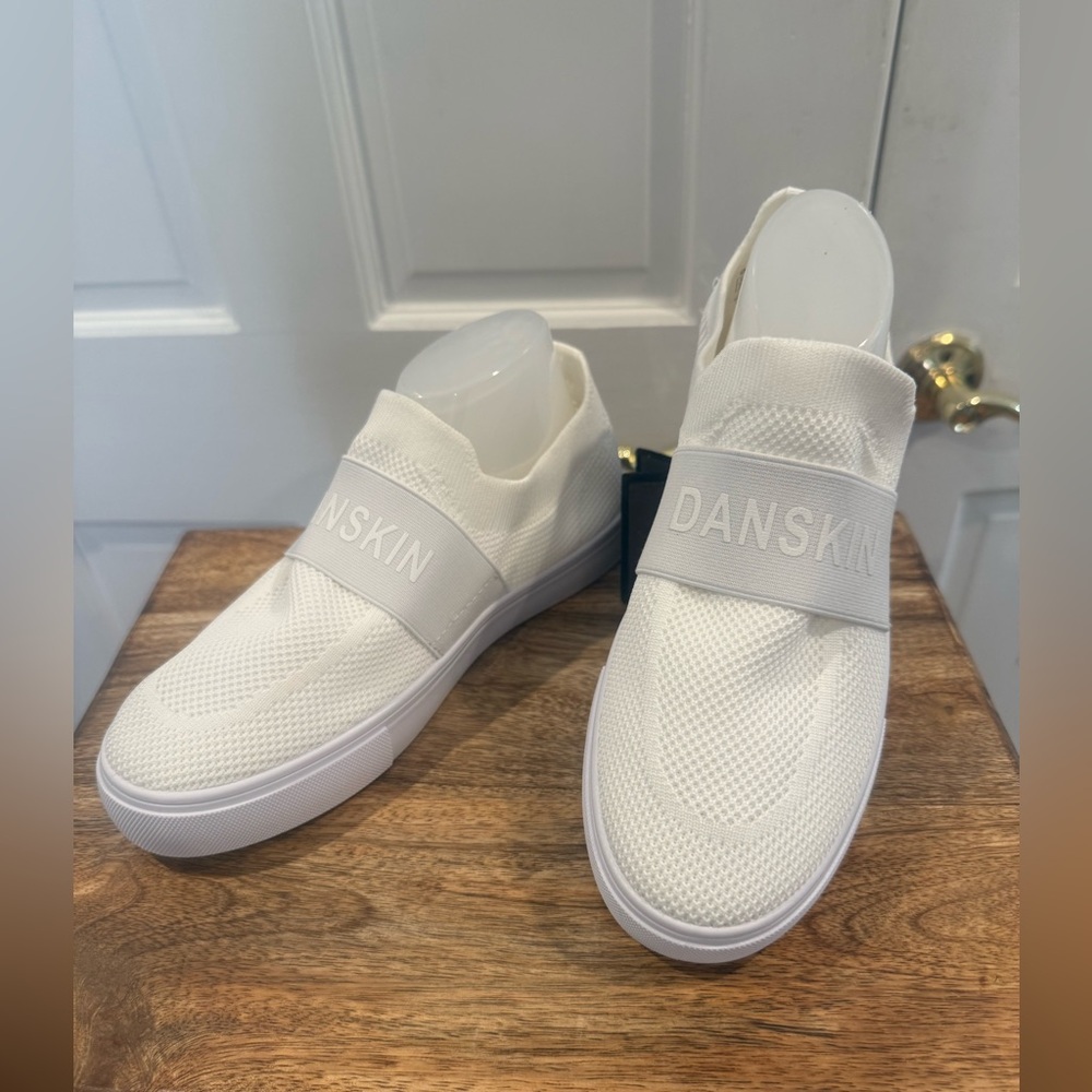 New Danskin Slip on White Sneakers,fit like 6.5.
